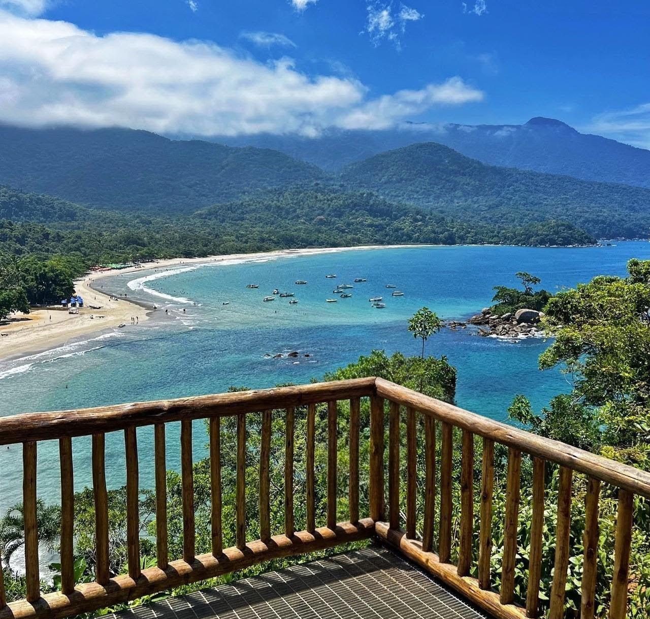 Deck mirante com vista para a Praia dos Castelhanos